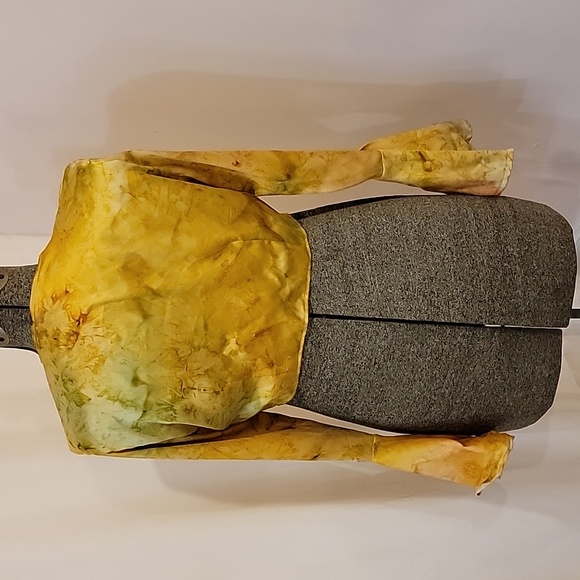 ❄️3/$25 Artisan Handmade Floral Gold Cropped Tie Front Top with Bell Sleeves - Picture 4 of 6